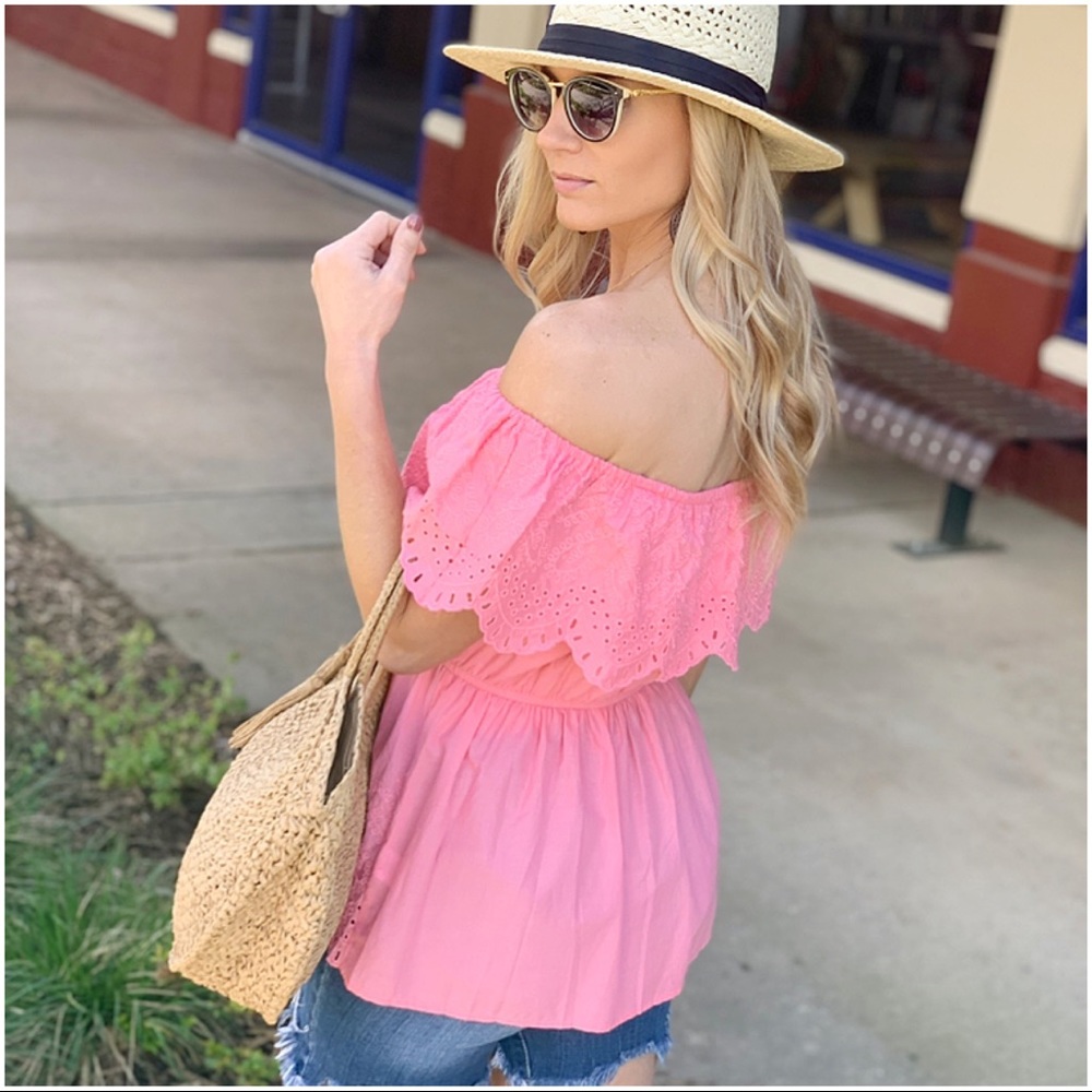 ✨LAST ONE✨Pink eyelet off Shoulder Top - Picture 3 of 4